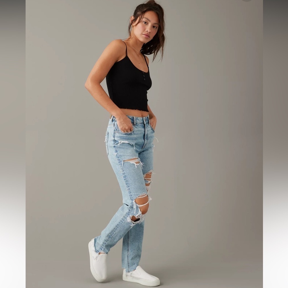 American Eagle highest rise mom distressed jeans in excellent condition